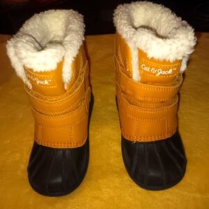 Boys size 9, Cat and Jack winter boots